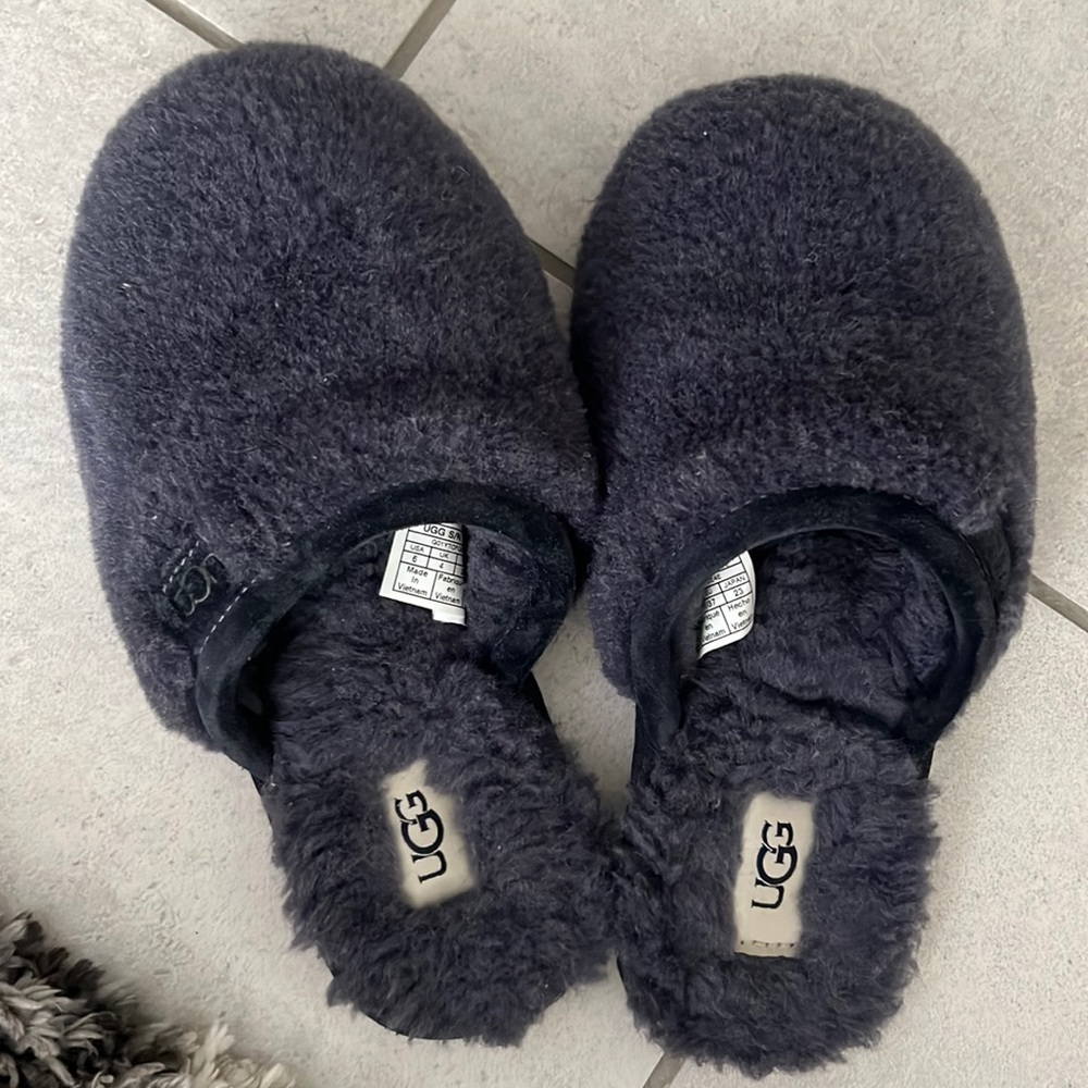 UGG fuzzy slippers
